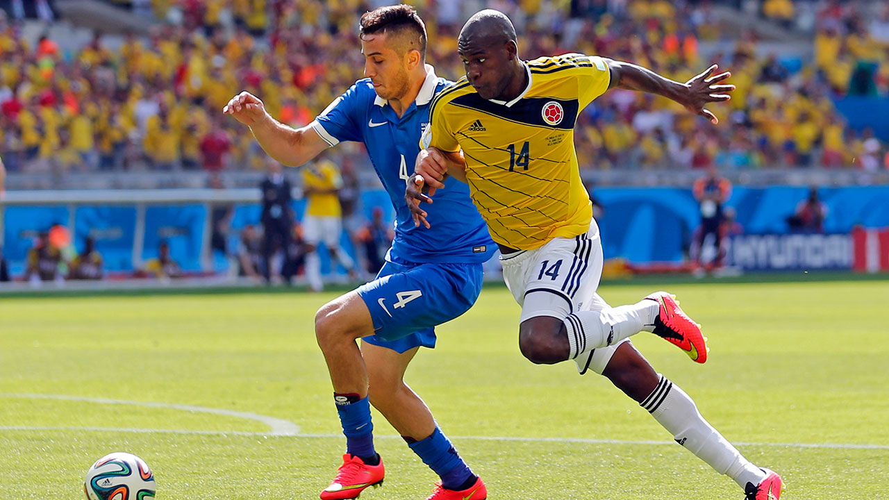 Colombia’s Victor Ibarbo, right, takes on Greece’s Kostas Manolas during their Group C World Cup match in Belo Horizonte, Saturday, June 14, 2014.