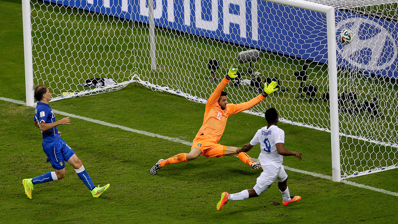 ngland's Daniel Sturridge, front, scores his side's first goal past Italy's goalkeeper Salvatore Sirigu during the group D World Cup soccer match between England and Italy in Manaus, Brazil, Saturday, June 14, 2014.