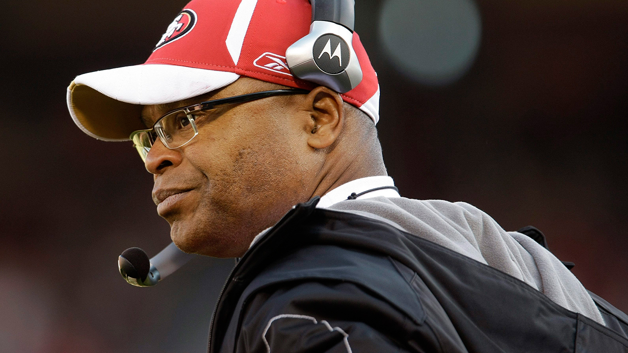 Mike Singletary to work with Rams' defence this season