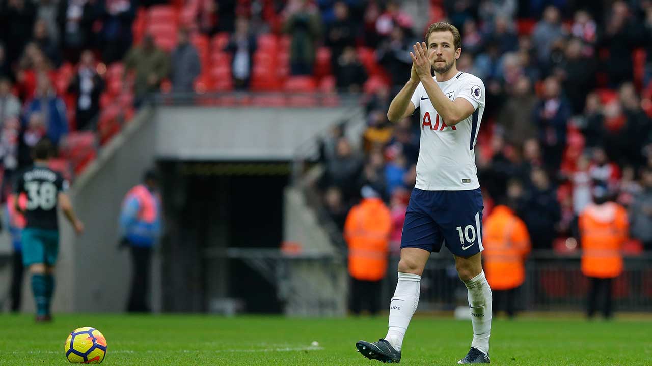 Record-breaking Kane leads Tottenham to win over Southampton