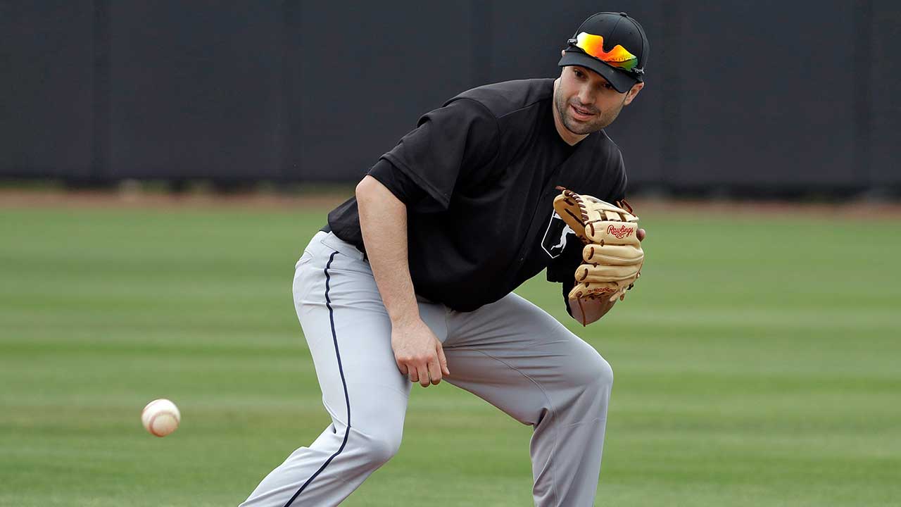 Major League Baseball free agent second baseman Neil Walker