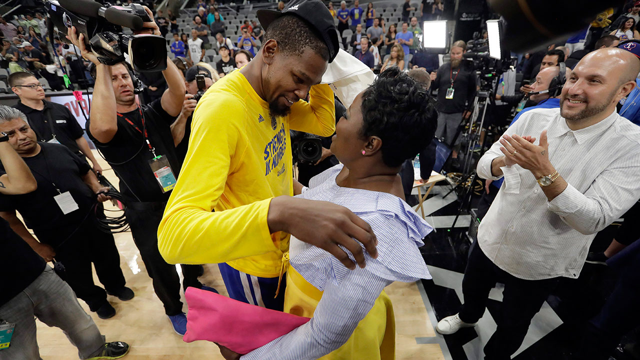 Mom of Warriors' Durant opens up about Raptors fans, son's injury - Sportsnet.ca